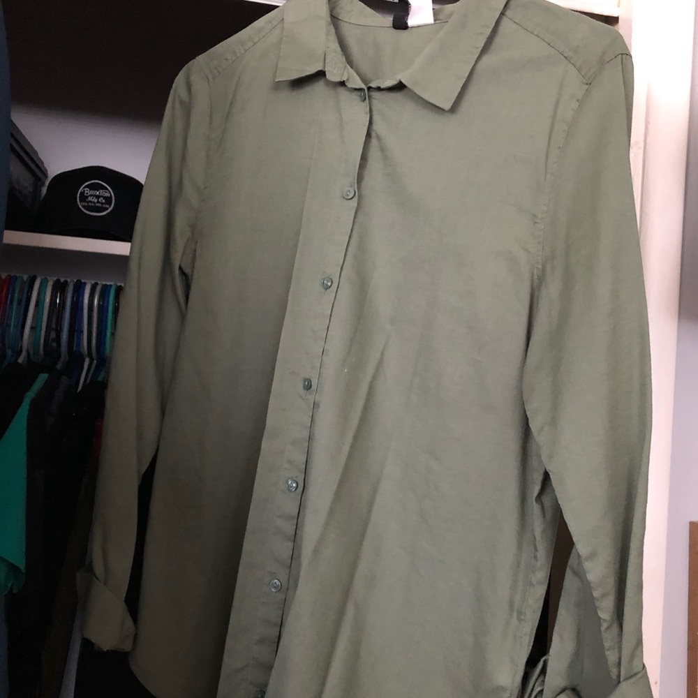H&M women’s olive green button up shirt